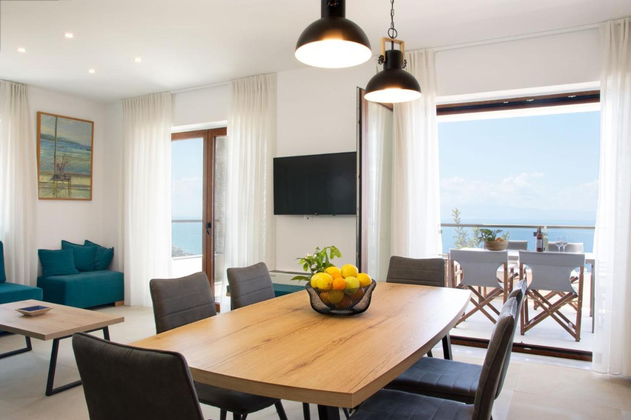 Villa Dafni - Infinite Sea Vistas With Private Pool كالاماتا المظهر الخارجي الصورة