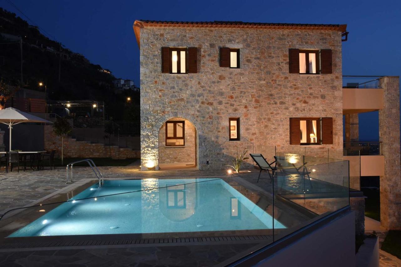 Villa Dafni - Infinite Sea Vistas With Private Pool كالاماتا المظهر الخارجي الصورة