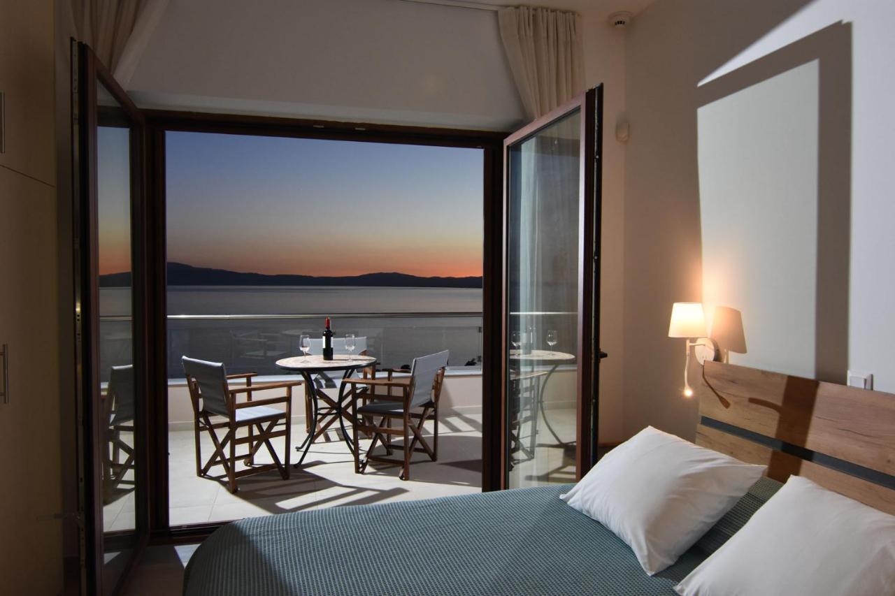 Villa Dafni - Infinite Sea Vistas With Private Pool كالاماتا المظهر الخارجي الصورة