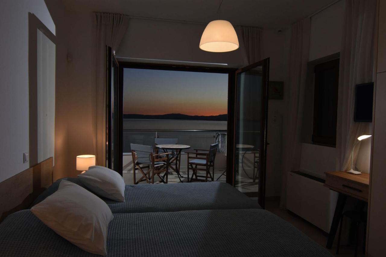 Villa Dafni - Infinite Sea Vistas With Private Pool كالاماتا المظهر الخارجي الصورة