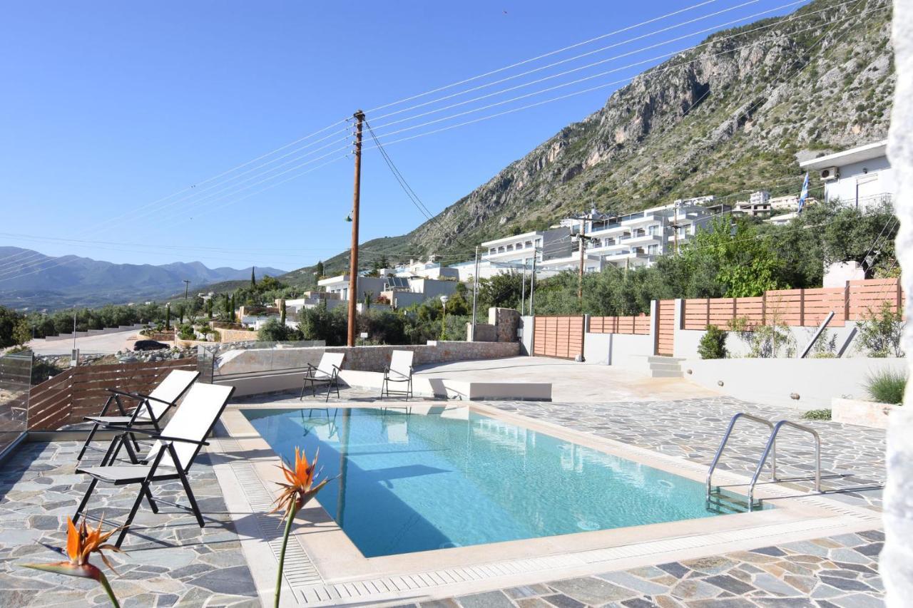 Villa Dafni - Infinite Sea Vistas With Private Pool كالاماتا المظهر الخارجي الصورة