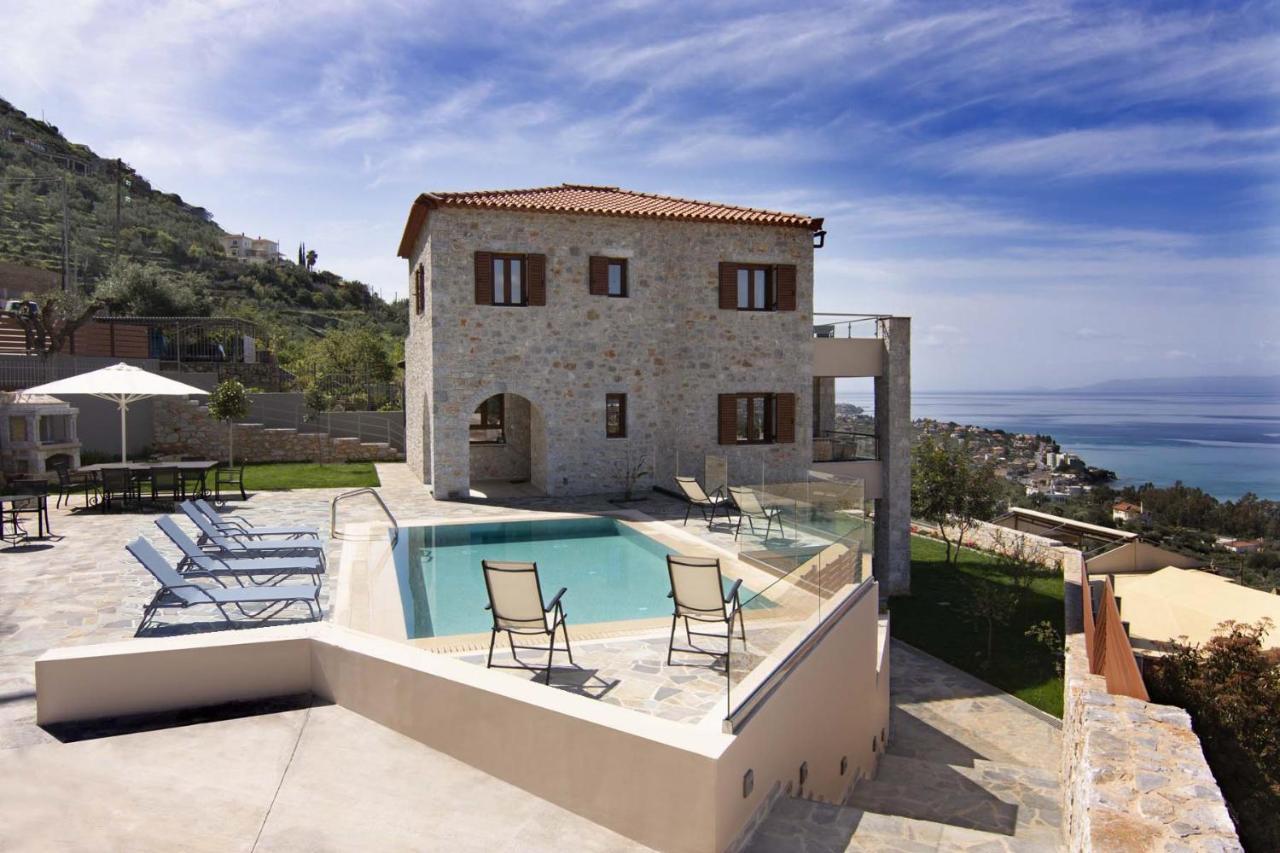 Villa Dafni - Infinite Sea Vistas With Private Pool كالاماتا المظهر الخارجي الصورة